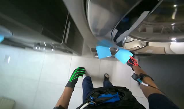 Transferring laundry between machines: egocentric robotics sample