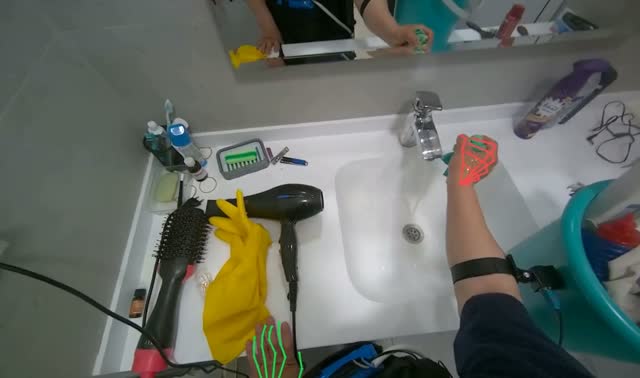 Wiping a Windowsill: egocentric robotics sample