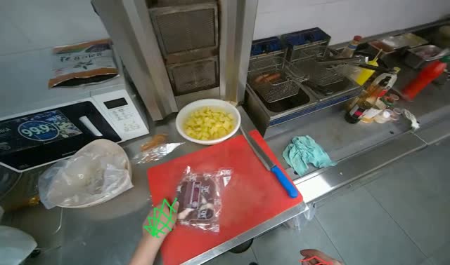 Unwrapping meat for preparation: egocentric robotics sample