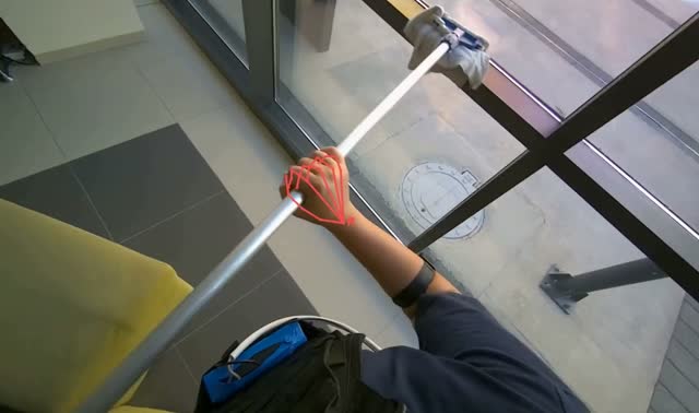 Cleaning large windows: egocentric robotics sample