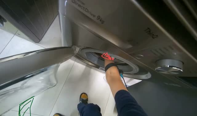 Unloading laundry from machines: egocentric robotics sample