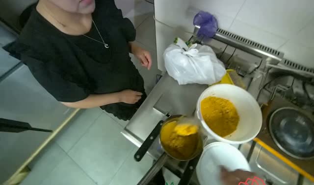 Preparing sauce in a pot: egocentric robotics sample