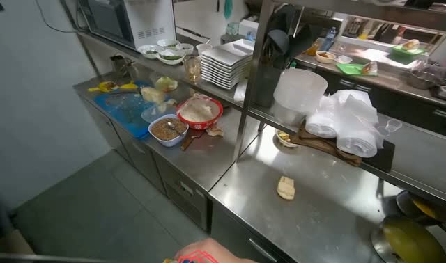 Cutting food with knife: egocentric robotics sample