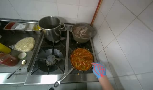 Preparing sauce in pan: egocentric robotics sample