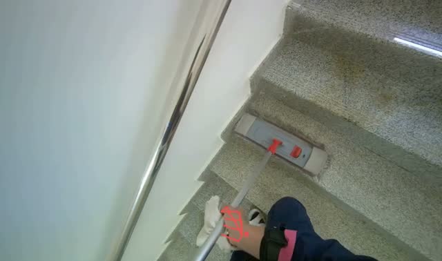 Mopping staircase floor: egocentric robotics sample
