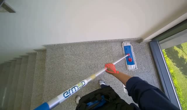 Mopping landing floor: egocentric robotics sample