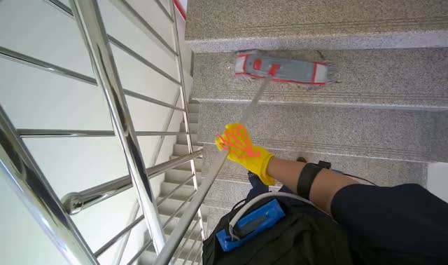 Mopping staircase: egocentric robotics sample