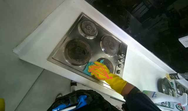 Wiping kitchen stovetop: egocentric robotics sample