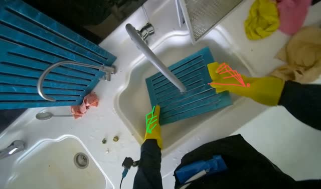 Cleaning kitchen filters: egocentric robotics sample