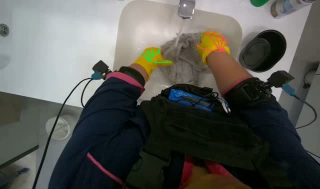Cleaning bathroom sink and cloth: egocentric robotics sample