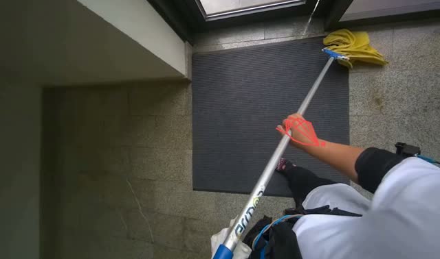 Mopping stairwell landing floor: egocentric robotics sample