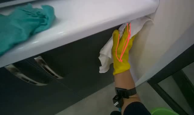 Cleaning kitchen cabinets: egocentric robotics sample